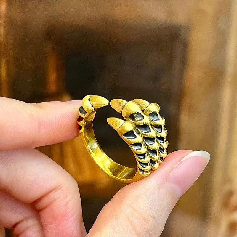 Vintage Court Style Black Gold Dragon Claw Ring