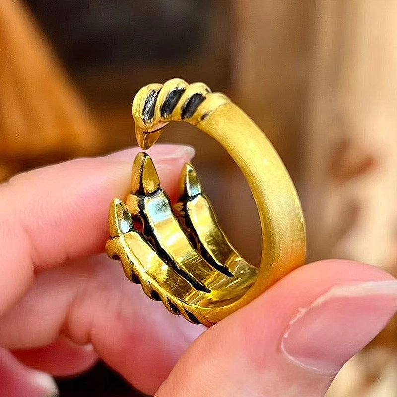 Vintage Court Style Black Gold Dragon Claw Ring